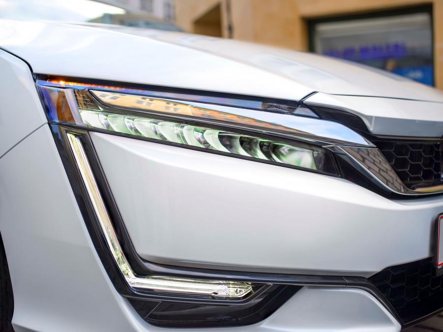 Детали экстерьера Honda Clarity Fuel Cell 2016 года  (WW) (фото 15 из 38)